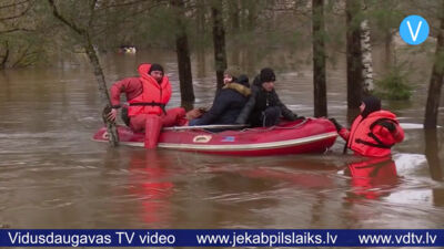 Jēkabpils novadā ugunsdzēsēji veic pirmās iedzīvotāju evakuācijas no plūdu skartajām mājām