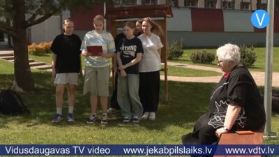 Līvānu skolēni rada savu āra klasi