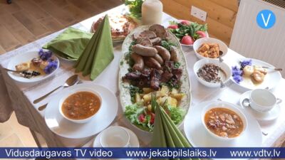 Jēkabpils ielās sastaptie iedzīvotāji atzīst – svētku laikā sanāk ēst vairāk