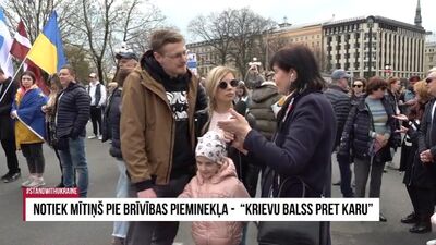 Mītiņa dalībniece: Gribu parādīt meitai, ka mēs varam protestēt un par to mums nekas nebūs