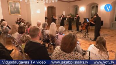 Spānijas jaunie mūziķi aizkustina klausītājus Krustpils pilī