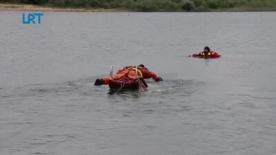 Daugavpilī VUGD mācās glābt cilvēkus ūdenstilpēs