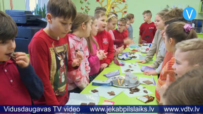 Jēkabpils novada Galvenās bibliotēkas bērnu literatūras nodaļā top dāvanas vecākiem Valentīndienā