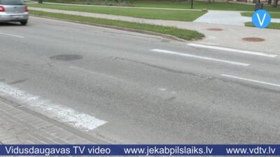 Vietām Jēkabpilī gājēju pārejas un citas līnijas – knapi redzamas