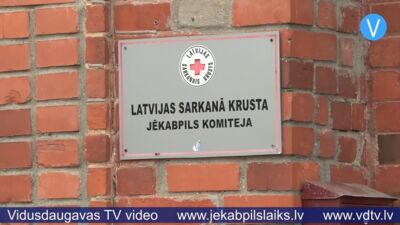 Sešas Jēkabpils novada ģimenes saņem dāvanu Ziemassvētkos