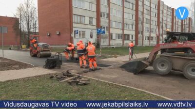 Tauta ziņo: sola sniegu, bet Jēkabpilī asfaltē iekšpagalmus