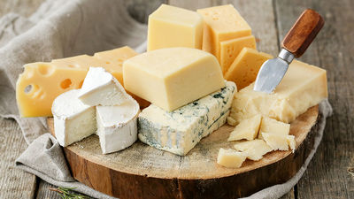 Kādas ir siera vērtīgās uzturvielas un vai nogatavinātos sieros patiešām nav laktozes?