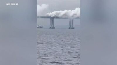 Virs Krimas tilta krievi palaiduši dūmu aizsegu. Kāds ir tā mērķis?