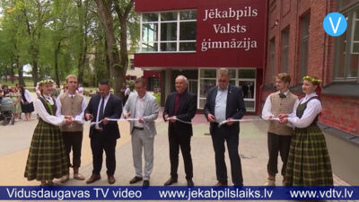 Atklāj pārbūvēto Jēkabpils Valsts ģimnāziju