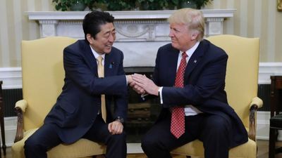 Pēc ASV lūguma Japānas premjers nominējis Trampu Nobela Miera prēmijai