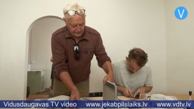 Mākslinieki grafikā izstrādā Sunākstes piederības simbola idejas