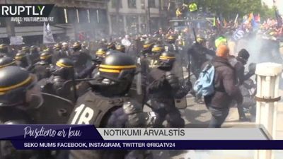 Parīzē policija pret Darba svētku protestētājiem likusi lietā asaru gāzi