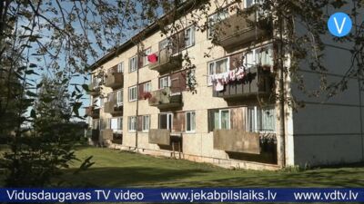 Par jumtu vienojas, bet problēmu vairāk – Variešu mājas iedzīvotāji izrunā sasāpējušo