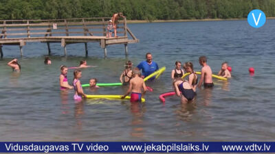 Laukezerā organizē peldēšanas apmācības bērniem un jauniešiem