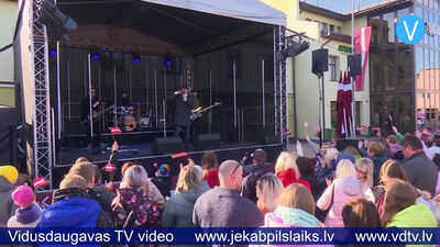 Ar velobraucienu un Ivo Fomina koncertu Jēkabpilī aizvada Valsts svētkus