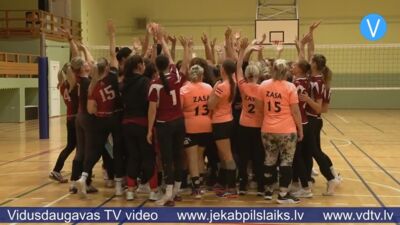 Jēkabpils 2. vidusskolas komanda uzvar skolu mammu “Ķer un servē bumbu” turnīrā