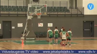 No individuālās meistarības līdz spēcīgai komandai – nometnē Jēkabpilī trenējas jaunie basketbolisti