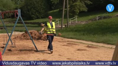 “Kurš pirmais brauc, tas pirmais maļ?” – jēkabpiliešiem jautājumi par skolēnu atlasi vasaras darbam
