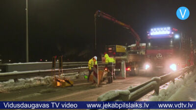 Jēkabpilī remontē šuvi tiltam pār Daugavu