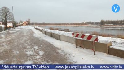 Aizsargdambja būvnieki Jēkabpilī gatavi iespējamiem plūdiem