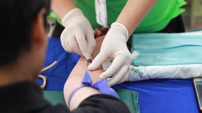 Vai Covid-19 pārslimojuši cilvēki var būt asins donori?
