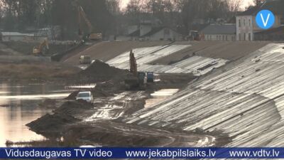 Solīts makā nekrīt – Daugavas aizsargdambī joprojām caurums