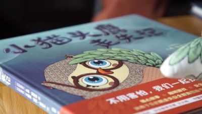 Ķīnā izdota pirmā latviešu bērnu daiļliteratūras grāmata