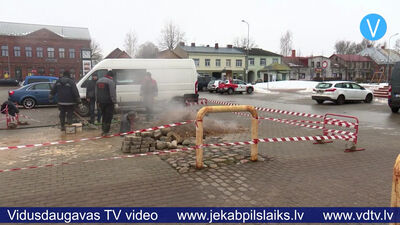 Jēkabpils centrā notikusi siltumtrases avārija