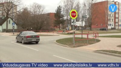 Tauta ziņo: Draudzības alejas un Viestura ielas krustojumā uzstādīta “Stop” zīme