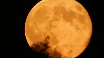 Šonakt debesīs būs redzams neparastais "Ražas mēness"