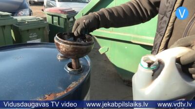 Divas mucas divās nedēļās: Jēkabpilī kūtri izmanto iespēju bez maksas nodot motoreļļu