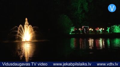 Leģendu naktīs Zasas muižas parks atmirdz gaismas un skaņas spēlēs