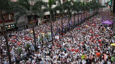 Honkongā turpinās plaša mēroga protesti