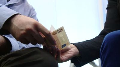 Katrs Latvijas iedzīvotājs korupcijas dēļ mēnesī zaudē 160 eiro