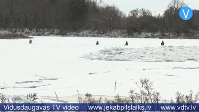 Vižņi Daugavā rada bažas par plūdu draudiem Jēkabpilī