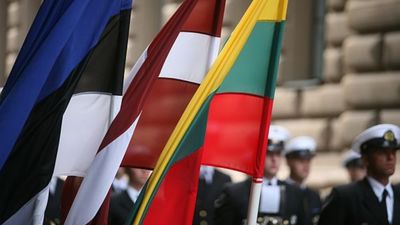 Viedoklis: Kādēļ Latvija nespēj ekonomikā apsteigt Lietuvu un Igauniju?