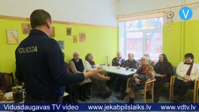 Likumsargi Jēkabpils senioriem stāsta, kā sevi pasargāt no zagļiem un krāpniekiem
