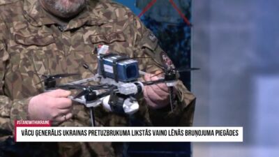 Jānis Slaidiņš rāda, kā izskatās kamikadze drons