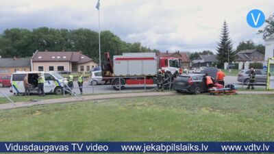 Avārija Jēkabpils rotācijas aplī – šoferim radušās veselības problēmas