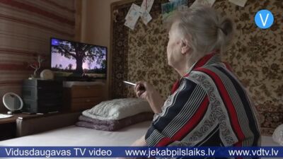 No antenas uz internetu – Jēkabpils novada seniori laukos satraukti, kā turpmāk skatīties televīziju