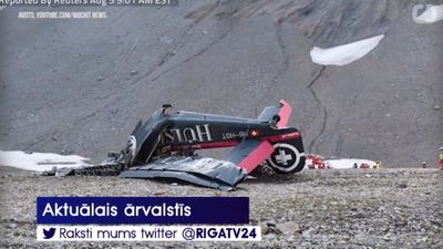 Šveices Alpos avarējusi antīka lidmašīna - 20 bojāgājušie