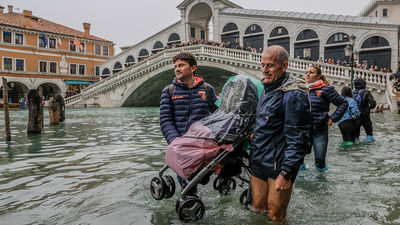 Venēciju skāruši pamatīgi plūdi