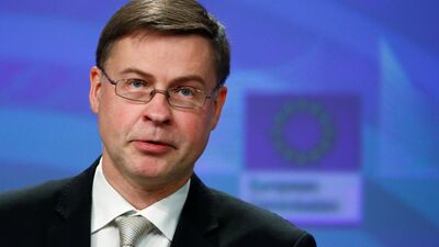Kalniete: Valda Dombrovska portfelis ir kļuvis krietni smagāks