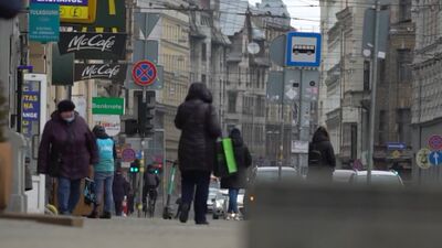 Kāpēc pēc stiprām lietusgāzēm Rīgā bieži novērojama ielu applūšana?