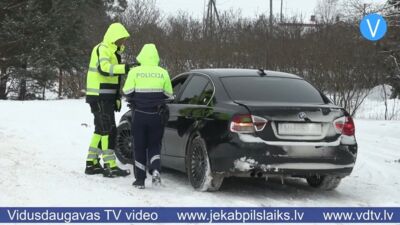 Reids Jēkabpilī: nodilušu riepu dēļ zaudē auto numura zīmes