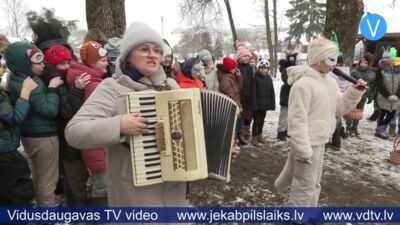 Krustpils pamatskolā neļauj bērniem aizmirst latviešu tradīcijas