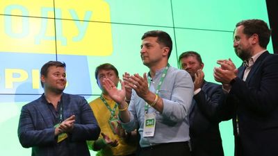 Ukrainas parlamenta vēlēšanās uzvarējusi Zelenska partija