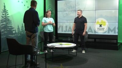 Tikai trīs minūtes! Vingrinājumi, ko iesaka veikt fizioterapeite darba laikā