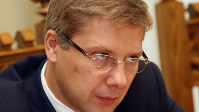 Zatlers: Neuzticības balsojumi turpināsies, kamēr Ušakovs pats atkāpsies
